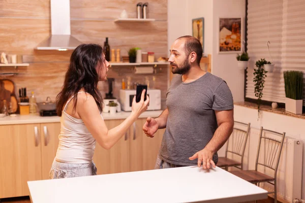 Mujer buscando decepcionado —  Fotos de Stock