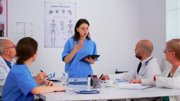 Réunion du personnel médical et planification avec les actionnaires du bureau de l'hôpital — Video