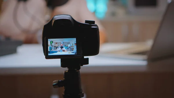 Doing vlog production — Stock Photo, Image