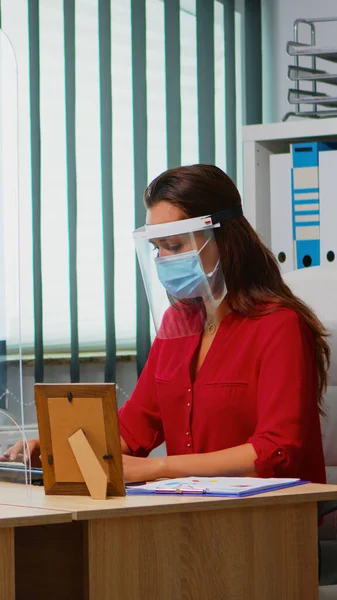 Team business wearing mask and visor — Stock Photo, Image