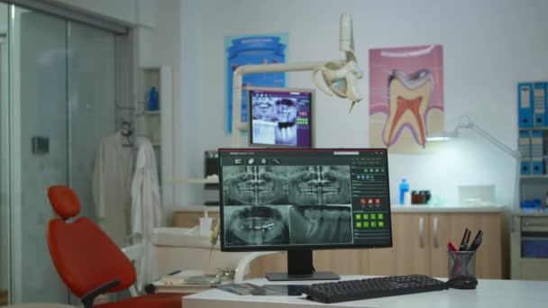 Interno della moderna sala medica di odontoiatria con attrezzature speciali — Video Stock