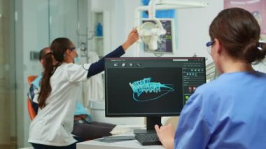 Dijital diş izinden parametreler yazan dişçi yardımcısı