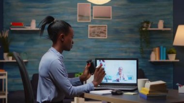 Geceleri çovid salgını sırasında teletıp danışmanlığı