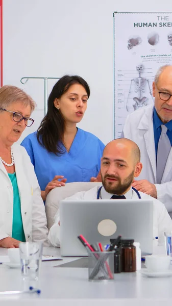 Gruppe von Ärzten bei einer Konferenz zum Thema Gesundheit — Stockfoto