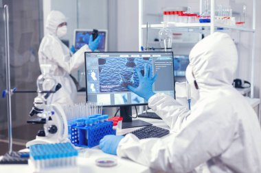 Modern tesiste çalışan tıpta biyokimya