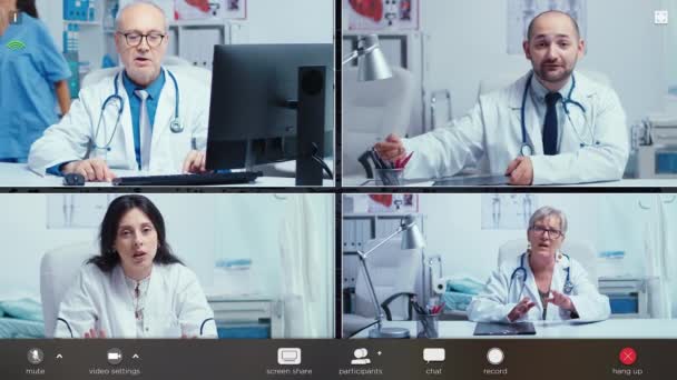 Fejlövés portré négy egészségügyi dolgozók beszél webkamera — Stock videók