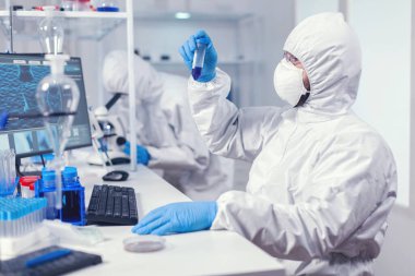 Coronavirus 'a aşı bulmak için araştırma yapıyorum.