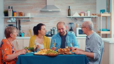 Genişletilmiş aile yemeği