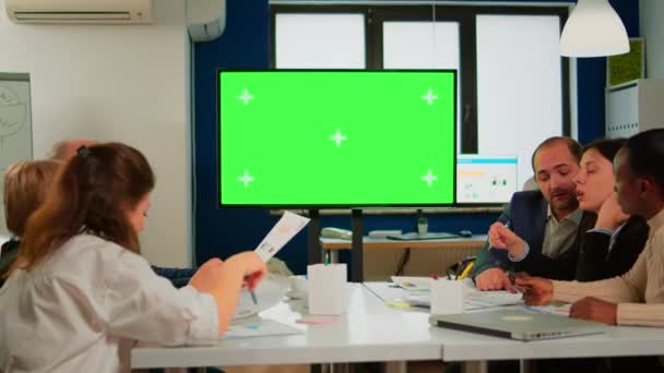 In corporate office meeting room stands green mock-up screen TV — Stock Video