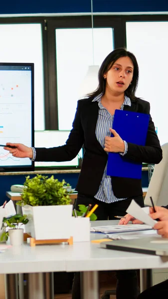 Female project manager holding financial meeting showing statistical graphs — Stock Photo, Image