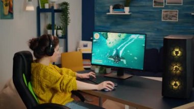 Rekabetçi video oyunlarında oynayan profesyonel eSport oyuncusuName