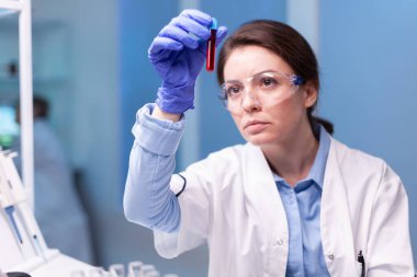 Tıp kimyagerleri Coronavirüs 'e karşı aşı üretmek için yeni teknolojiler geliştiriyor.