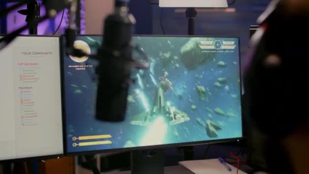 Gra nad dla streamer pro gry online kosmiczna strzelanka — Wideo stockowe