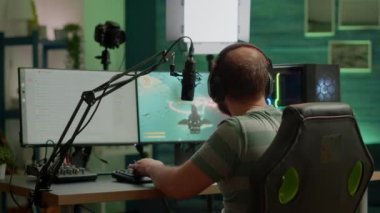 Profesyonel streamer canlı yarışmada uzay nişancısı video oyunu kazanıyor