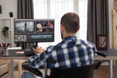 Merkez büroda kameraman