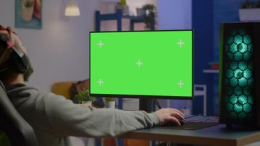 Oyuncuların video oyunlarını maket ekran ile yayınlamaları