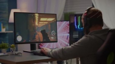 Heyecan verici profesyonel esport oyuncusu şampiyonluğu kutluyor.
