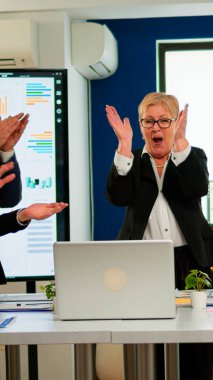 Yaratıcı iş ekibinin toplantı odasında olması ne güzel.