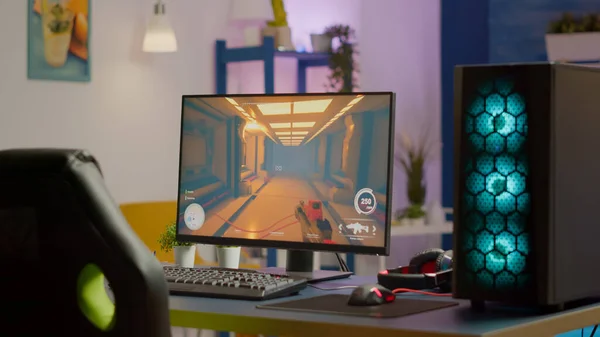 Gaming-Raum keine Menschen in mit RGB leistungsstarken PC ausgestattet — Stockfoto