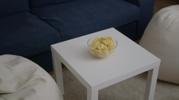 Vista frontal de la habitación vacía sin nadie en ella preparado para la fiesta de noche — Vídeos de Stock