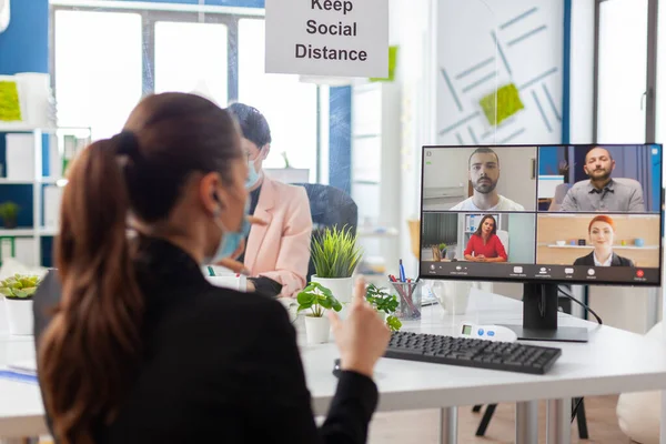 Ondernemer vrouw op afstand video conferentie discussie — Stockfoto