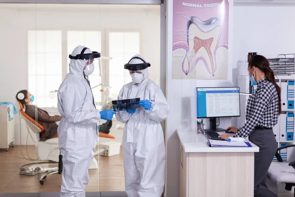 Stomatology assistant wearing face shiled ppe suit — Stock Photo, Image