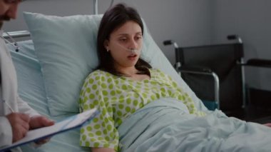 Uzman onkolog doktor. Panoya tıbbi uzmanlık yazıyor.