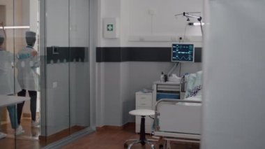 Hastalık iyileşme sürecinde hastayı izleyen pratisyen hemşire hastalık belirtileri yazıyor.