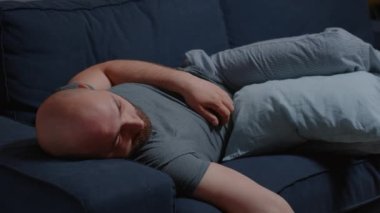 Travma geçiren bir adam zihinsel sağlık sorunları yüzünden iyileşemiyor.