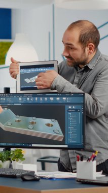 Mimarlar ve mühendislerden oluşan bir ekip prototip projesi üzerinde çalışıyor.