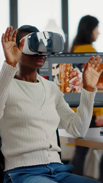 非洲视频编辑器体验VR护目镜 — 图库照片