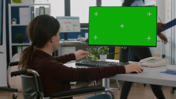 Invalid woman emplyee working on desktop computer green mock-up screen — Stock Video