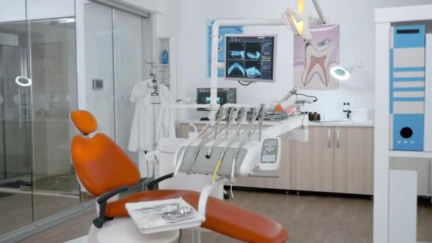 Interior of stomatology orthodontic hospital office with nobody in it ready for dental surgery — Stock Video