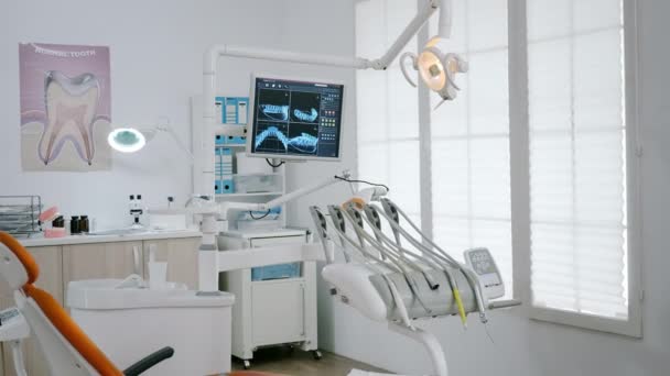 Boş, modern stomatoloji, ortodontik hastane, parlak ofis. — Stok video