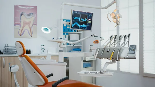 Interieur van lege stomatologie orthodontist kantoor met niemand erin — Stockfoto