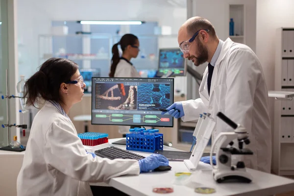 Scientist woring together to find a vaccine in healthcare lab — Stock Photo, Image