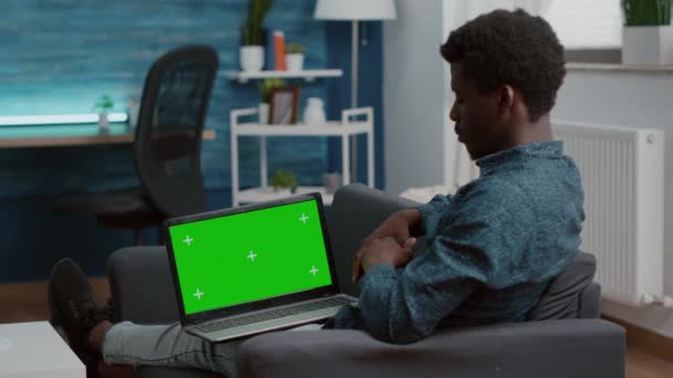 African american man working with chroma key isolated laptop dispaly — Stock Video