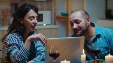 Yemek sırasında online ödeme yapmak