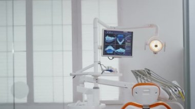 Diş röntgeni ile tıbbi ortodontist görüntüsünü kapat.