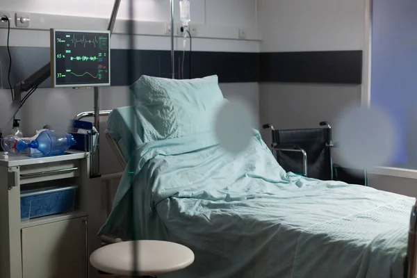 Empty hospital room with nobody in it