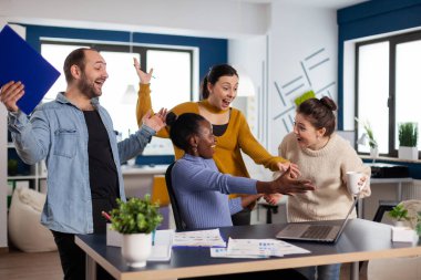 Çeşitli meslektaşlar projenin başarısını kutluyor