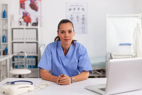 Portrét krásné zdravotní sestry — Stock fotografie