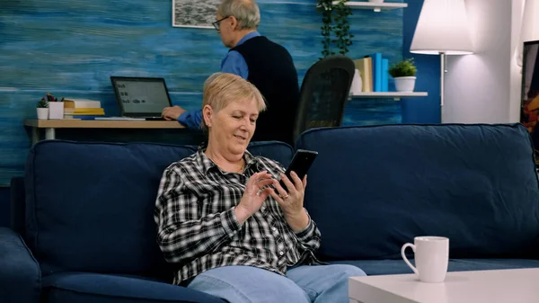 Happy middle aged mature woman enjoying using mobile apps texting — Stock Photo, Image