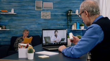 Son sınıf öğrencisiyle covid salgını sırasında teletıp danışmanlığı