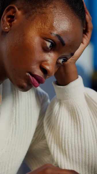 Tired black woman almost napping on chair working on laptop in start up office — Stock Photo, Image