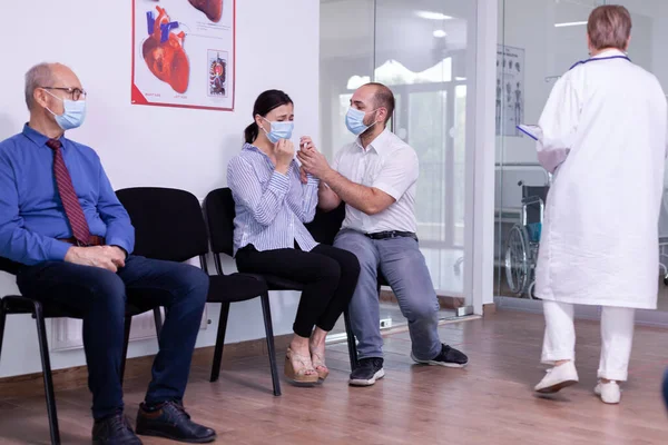 Woman and her husband crying in new normal hospital waiting room — Stock Photo, Image