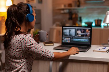 Video çekimlerinde çalışan profesyonel renkçi