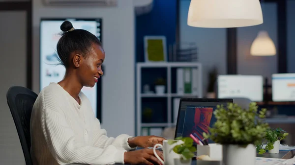 Black freelancer game developer typing on keyboard developing videogame — Stock Photo, Image