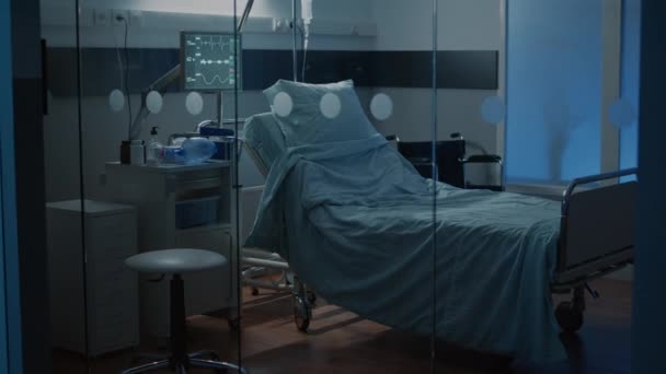 Empty intensive care room on hospital floor — Stock Video