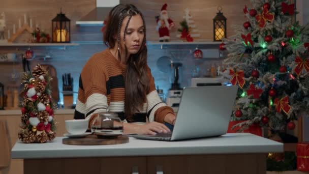 Caucasian woman working on laptop for winter holiday — Stock Video